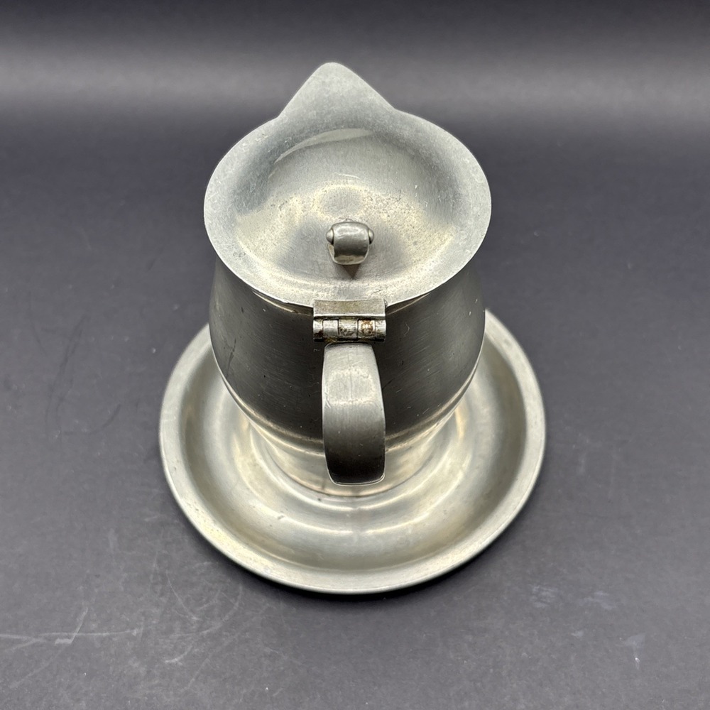 Vintage Signed International Pewter Lidded Creamer Syrup Pitcher Attached Plate - Picture 4 of 6